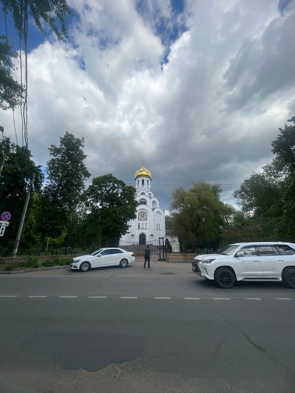 Woman documents walking tour through Kotelniki and Moscow suburbs