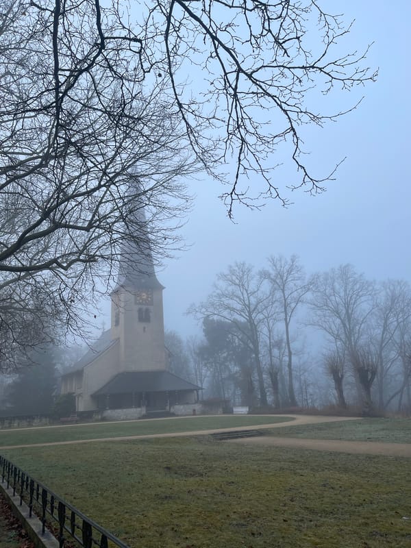 Heavy fog shrouds Berlin's Kaiser Wilhelm Memorial Church area