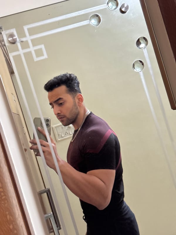 Man Takes Mirror Selfies in Kolkata Residence