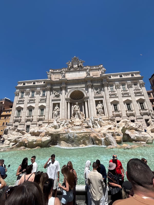 Tourist documents 50-minute walking tour through historic central Rome
