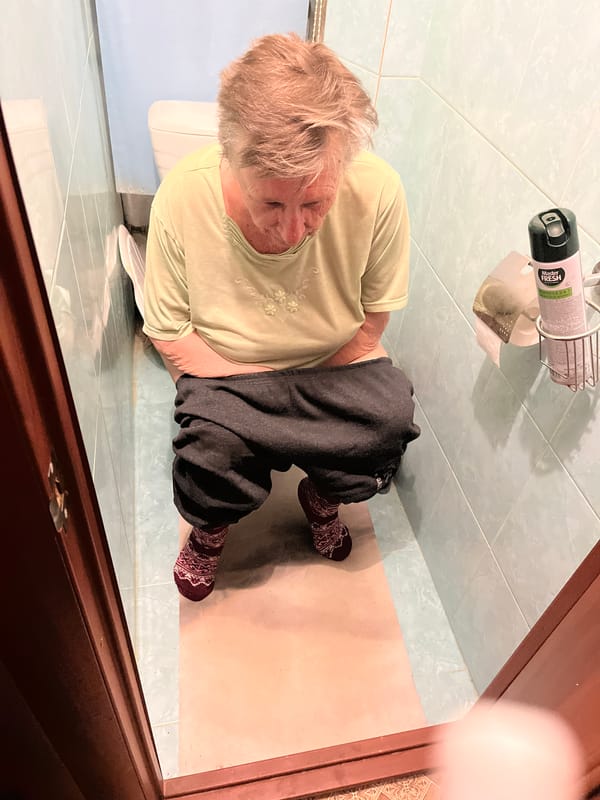 Domestic life documented over 47 minutes in Minsk residence