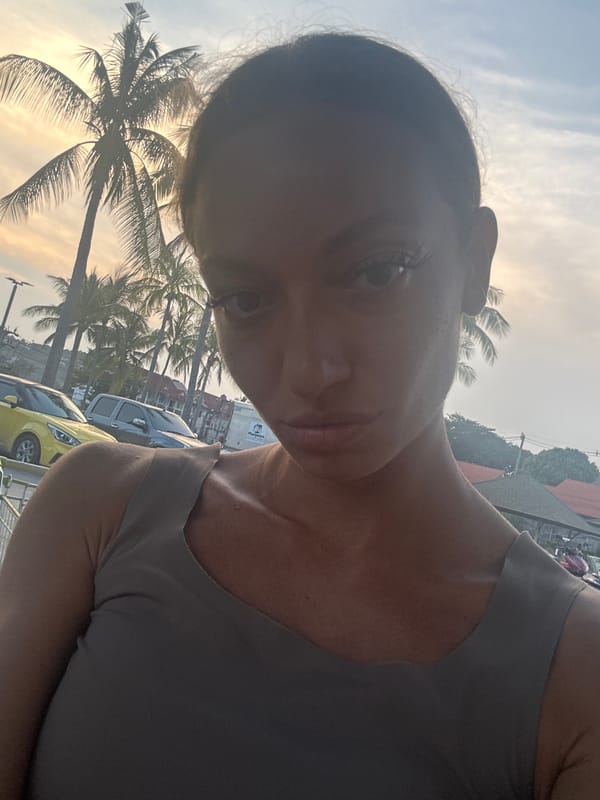 Person photographs selfies across two Thai locations within minutes
