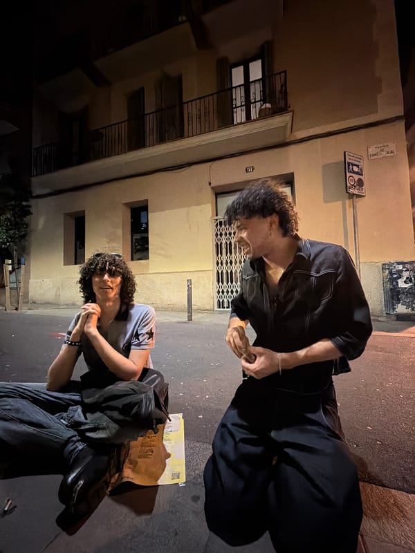 Two young adults spotted in Barcelona alleyway