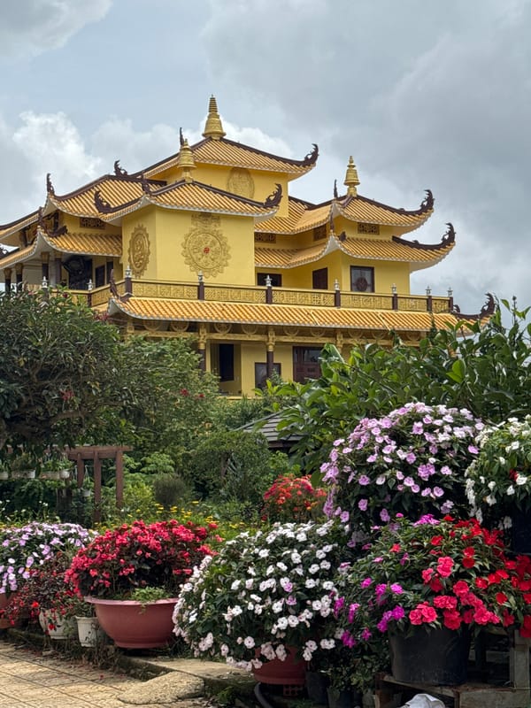 Chùa Tam An pagoda and street scenes in Da Lat