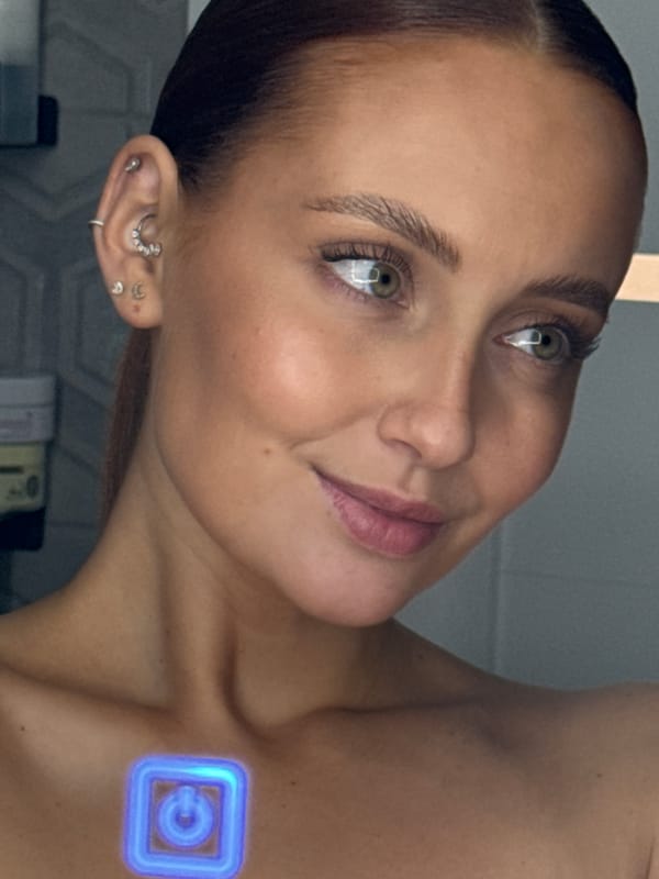 Woman photographed twice in quick succession in Chaikovsky, Russia