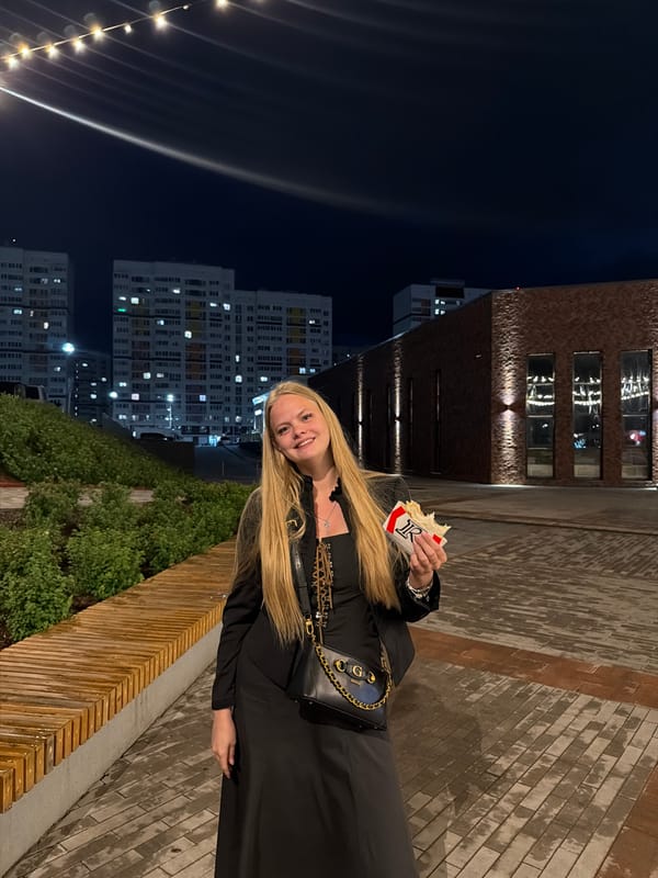 Late-night snacks and plaza hangouts in Pervomaysky