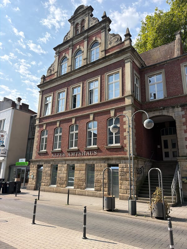 Street-level scene around the Altes Amtshaus in Bochum