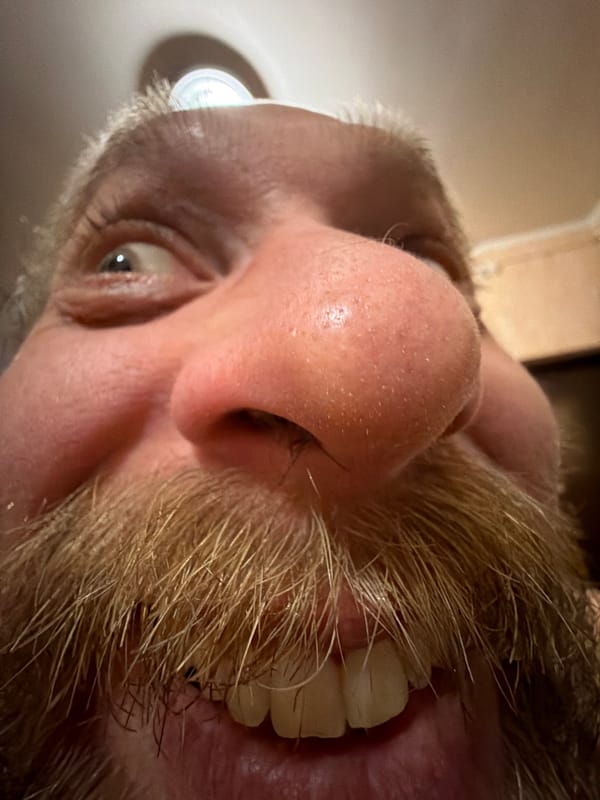Man takes fitness selfies indoors in Saint Petersburg