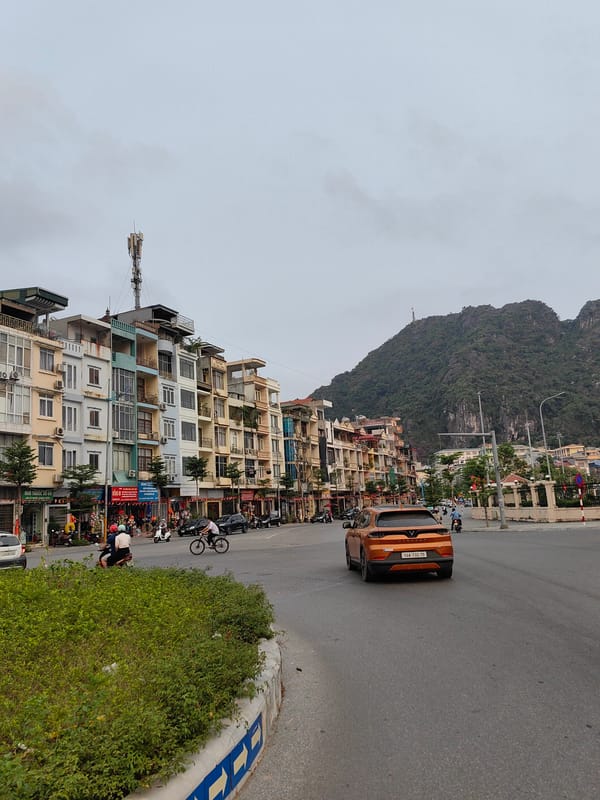 Morning street life documented in Hong Gai Ward, Vietnam