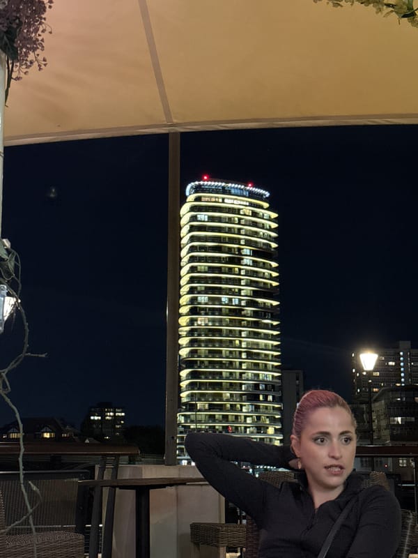 Pink-haired patron spotted at London rooftop venue Thursday evening