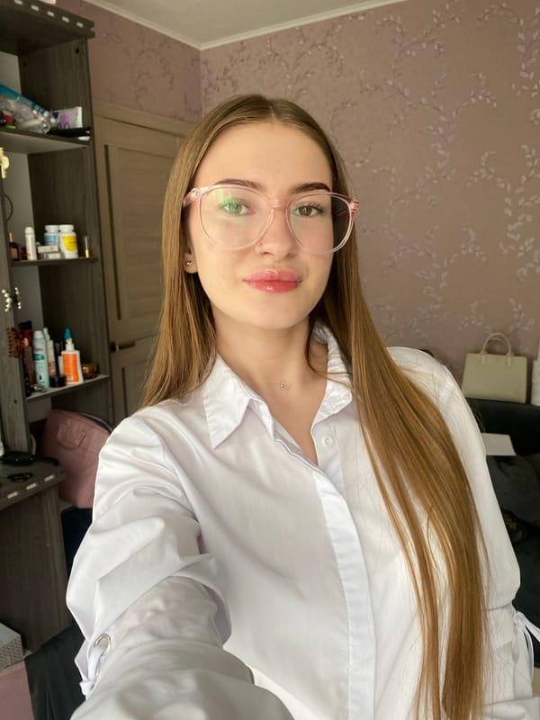 Bedroom selfie session in Dyakovo, with a snail cameo