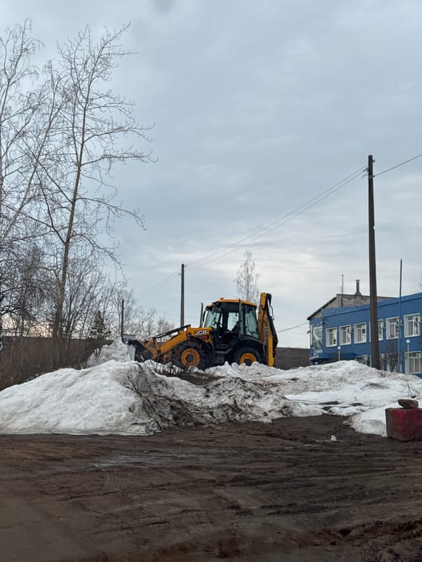 Snow clearing operations underway in Chaikovsky, Russia