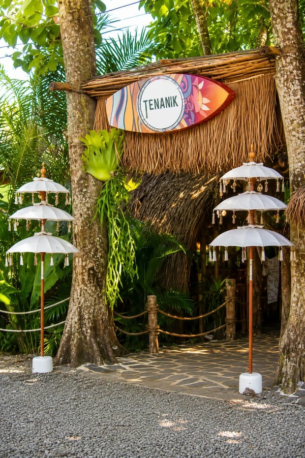 Relaxed outdoor food stall with bamboo decor in Medan