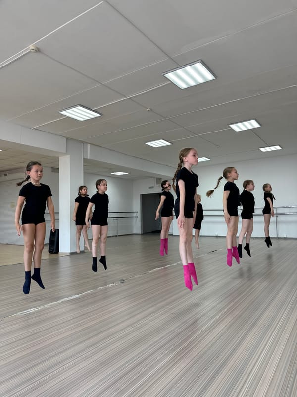 Young dancers practice ballet in Votkinsk studio