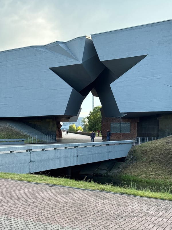 Walking tour of Brest Fortress memorial complex in Belarus