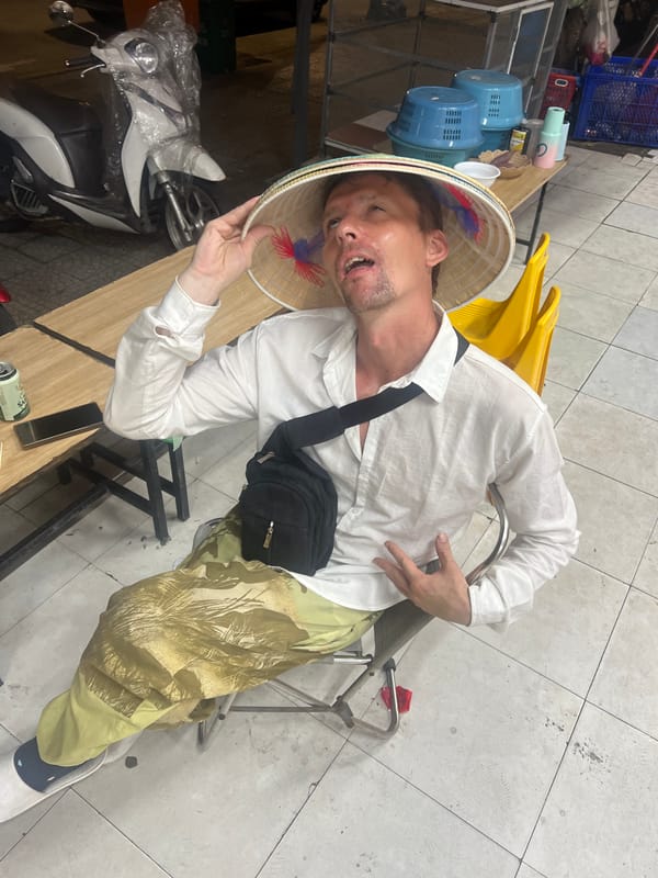 Tourist explores Đà Nẵng streets, shops, and food stalls