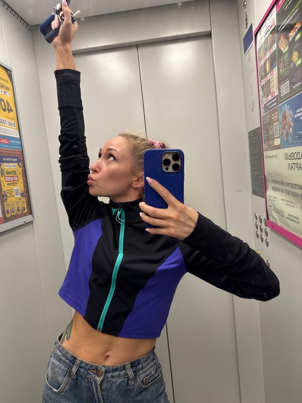 Indoor moments in Perm: elevator selfie and kitchen scene