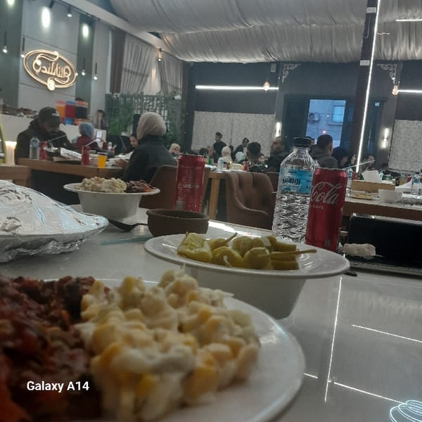 Gaza City restaurants serve meals amid ongoing urban conditions
