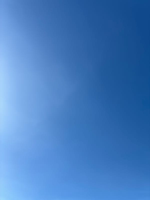 Clear blue skies observed over Uttlesford, UK