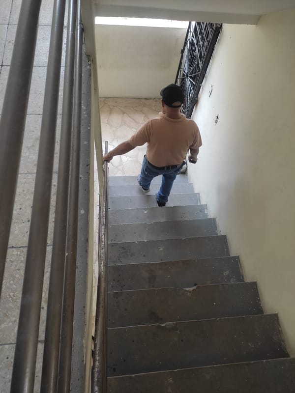 Street scenes captured from elevated views in Guayaquil