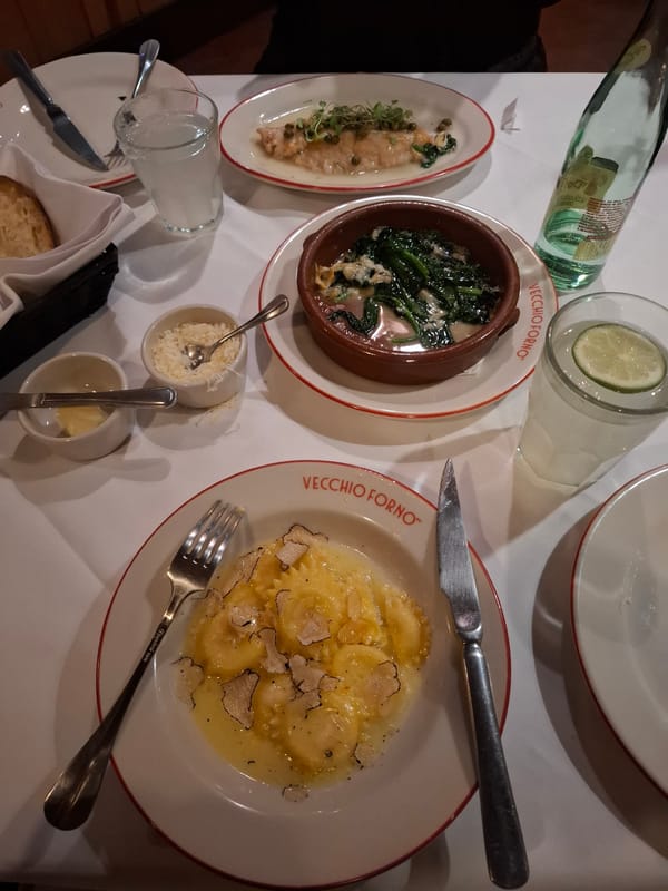 Early morning dining documented at Mexico City restaurant