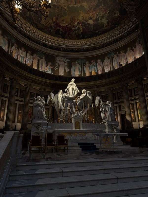 Tourist Photo Session Spans Major Paris Cultural Sites