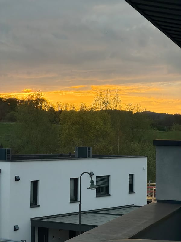Sunset observed over Junglinster residential area Sunday evening