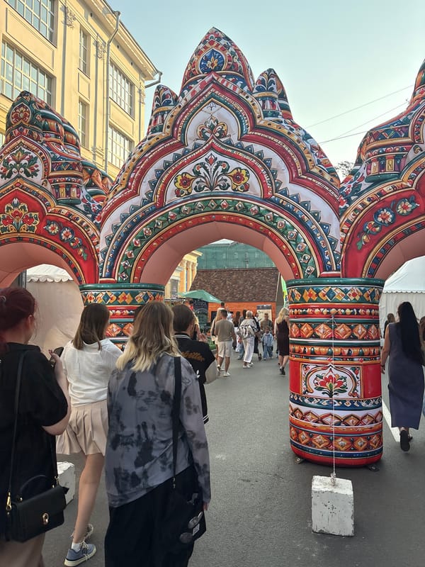 City Day festival brings crowds, street art, and horse-drawn carriages