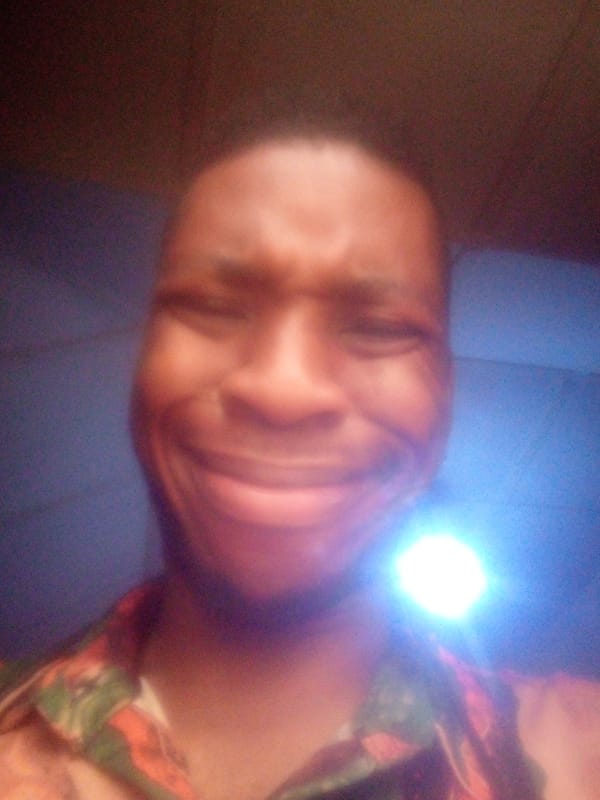 Man takes playful selfies during 25-minute photo session