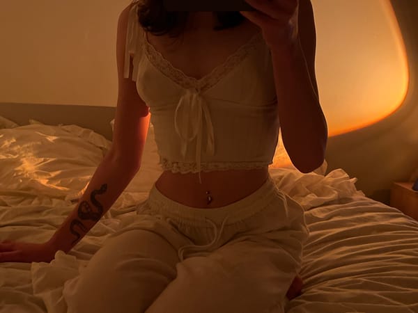 Evening photo session in white pajamas, Ternopil bedroom