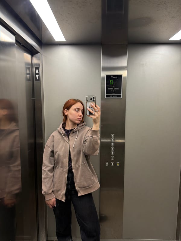 Woman takes elevator selfies in Strasbourg building