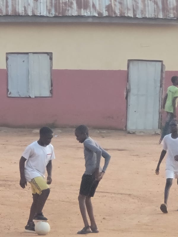 Evening life unfolds in Nigerian village Barakin Akawo