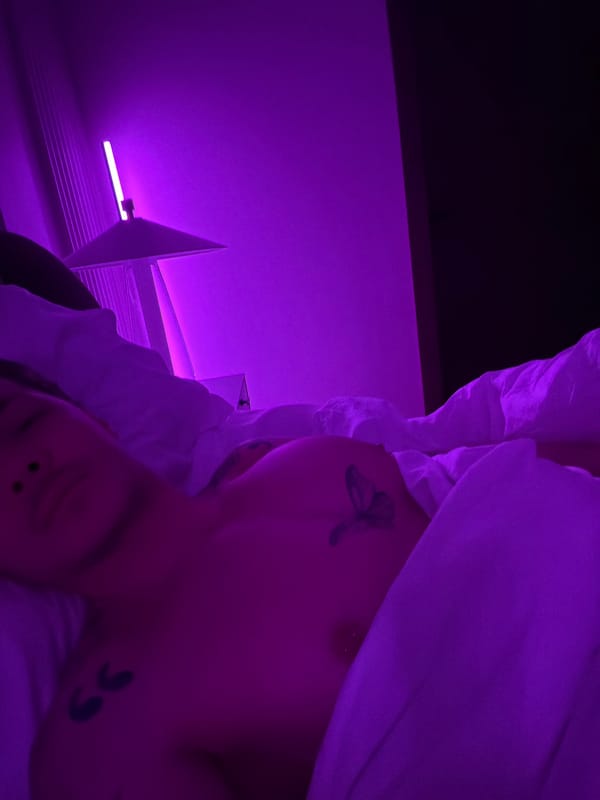 Purple-lit interior space documented by witnesses in Moscow