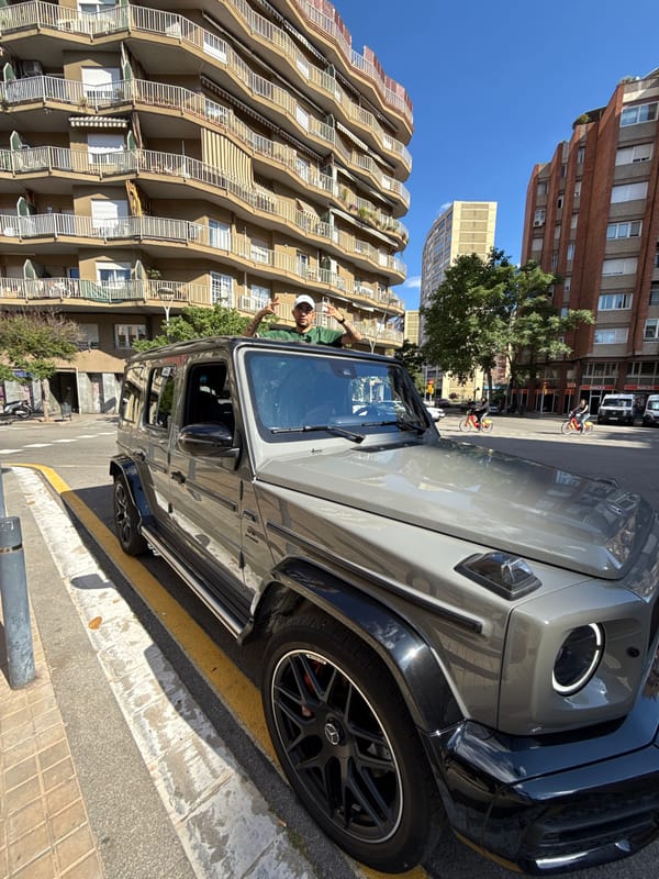Everyday street scenes and gatherings captured across Barcelona
