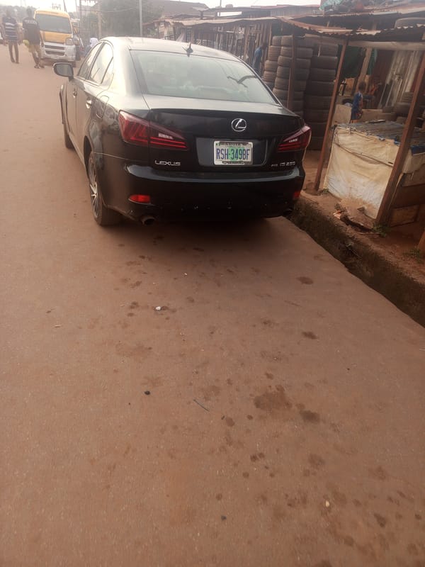 Street life and commerce in Enugu on a June afternoon