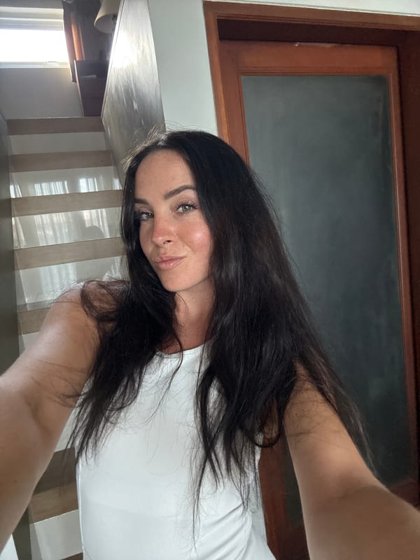 Mirror and direct selfies in a North Kuta room, white outfit.