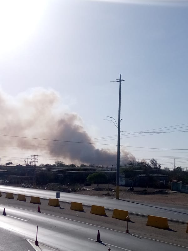Heavy smoke fills sky over El Dátil, Venezuela roads