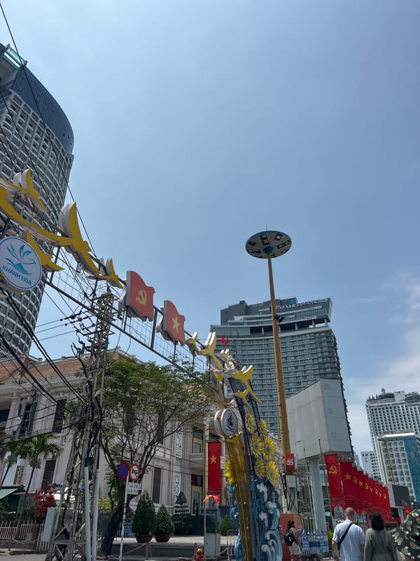 Morning street scenes capture festive decorations in Nha Trang