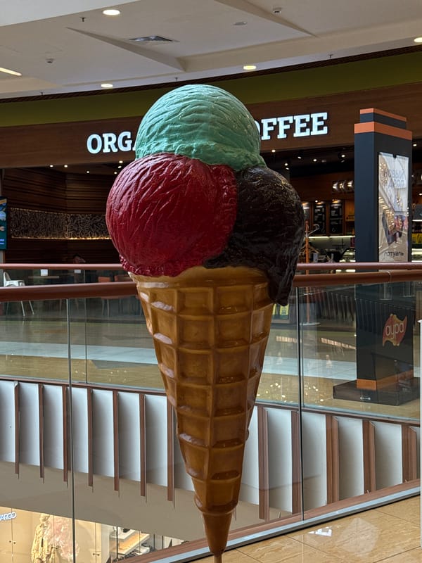 Giant ice cream sculpture spotted in Rusanovo mall