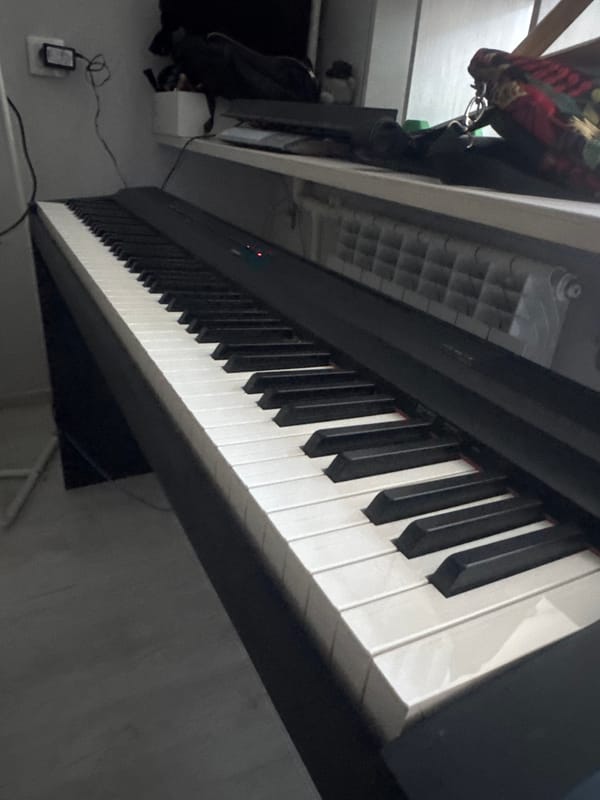 Yamaha P-125 digital piano, up close and in use