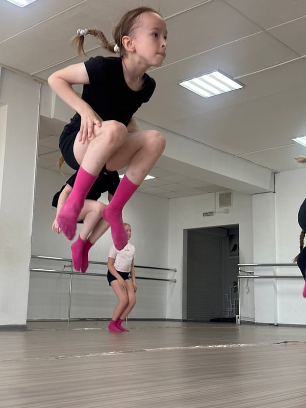 Dance practice session observed at Votkinsk studio