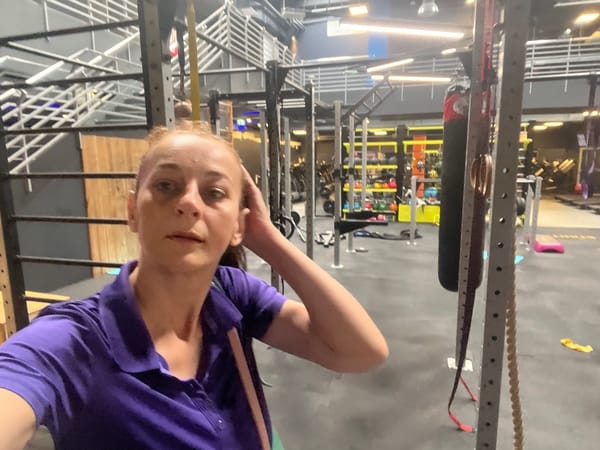 Gym selfies and mall browsing on a casual Friday morning