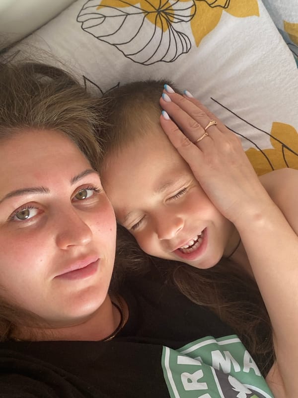Woman Documents Morning Routine and Family Time in Марковский