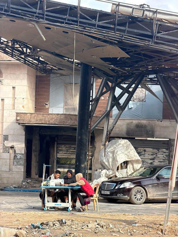 Widespread building damage and makeshift shelters observed in Gaza