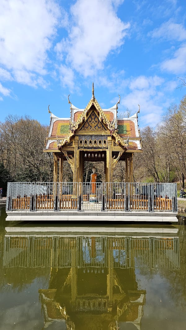 Spring wildlife and cultural sites draw visitors to Munich's Westpark