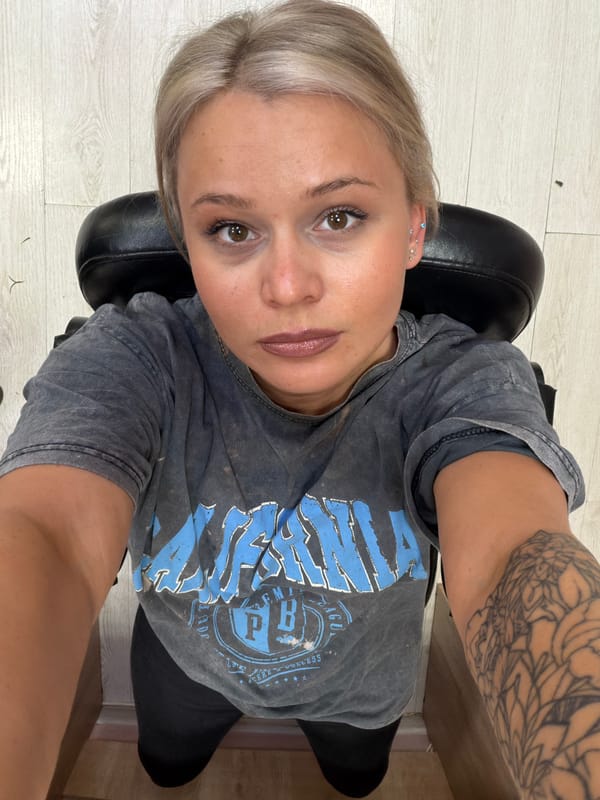 Woman documents salon visit with selfies in Sarapul
