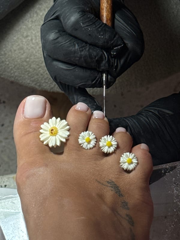 Late-night pedicure session documented in North Kuta salon
