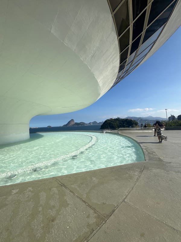 Niemeyer's MAC museum on a clear Niterói afternoon