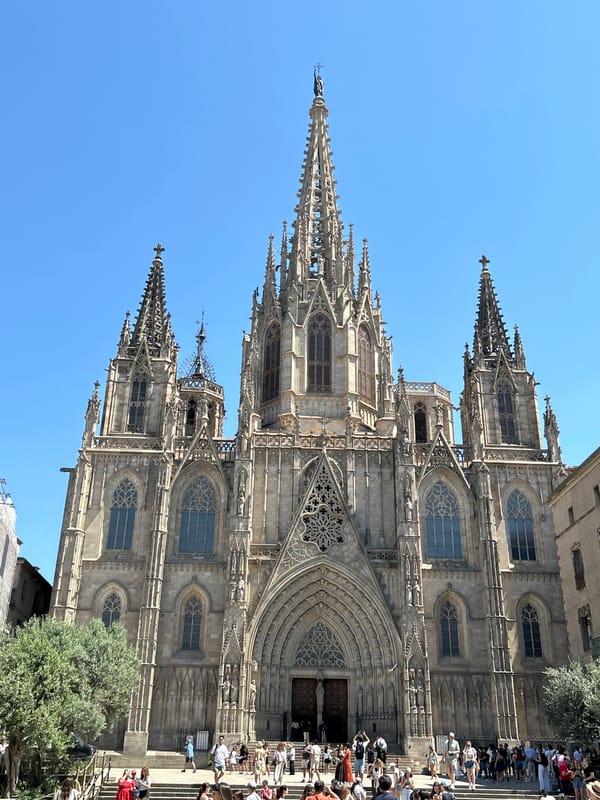 Tourist documents afternoon walk through Barcelona's Gothic Quarter