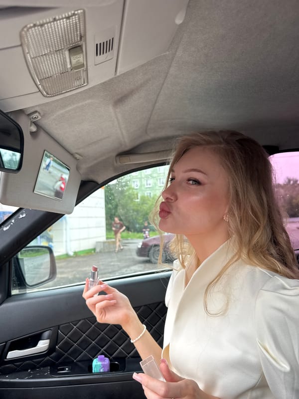 Quick touch-up in a parked car, Perm